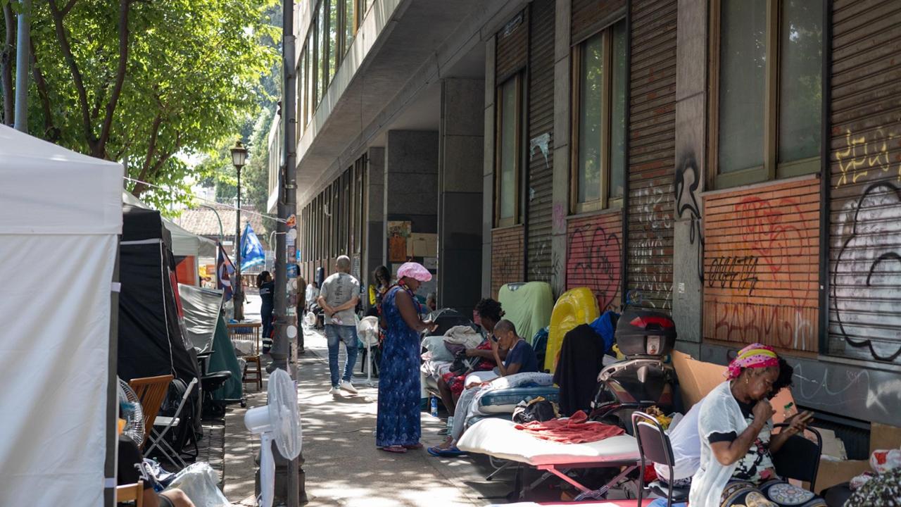 Spin Time, salta l’accordo. I 400 sfollati ancora in strada: “Delusi, noi restiamo qui”