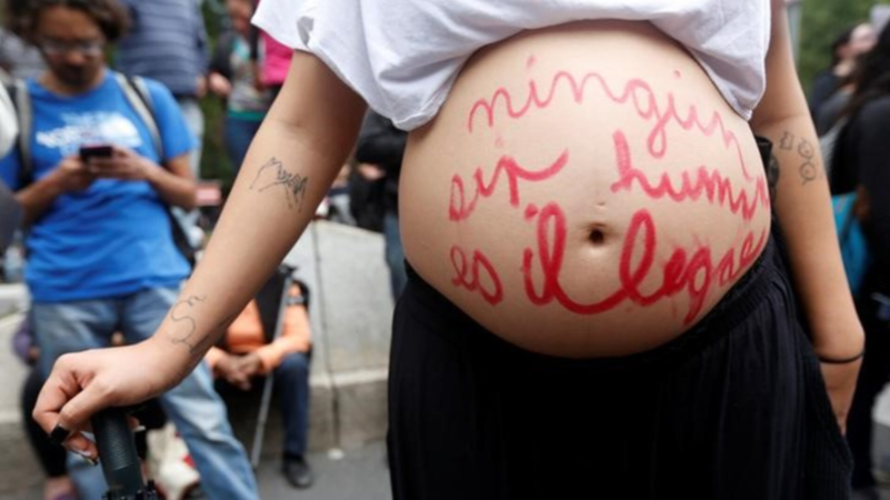 Birth tourism, che cos’è e perché Trump vuole proibirlo