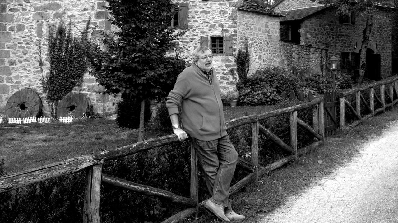 Viaggio nel rifugio emiliano di Guccini: “I ravioli, il dialetto e la voce”