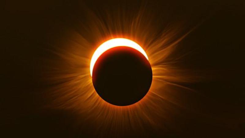 Eclisse, la guida: il Sole al tramonto il 12 agosto sembrerà una falce di Luna