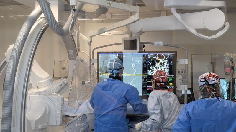 Riaprono il flusso sanguigno grazie a un filo elettrificato nell’aorta: è la prima volta in Italia