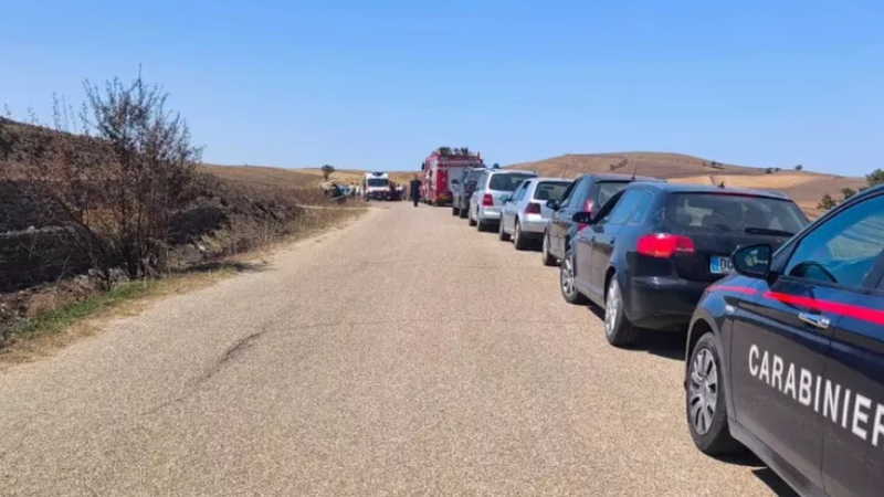 Foggia, furgone pieno di braccianti si ribalta in strada: 1 morto e 8 feriti