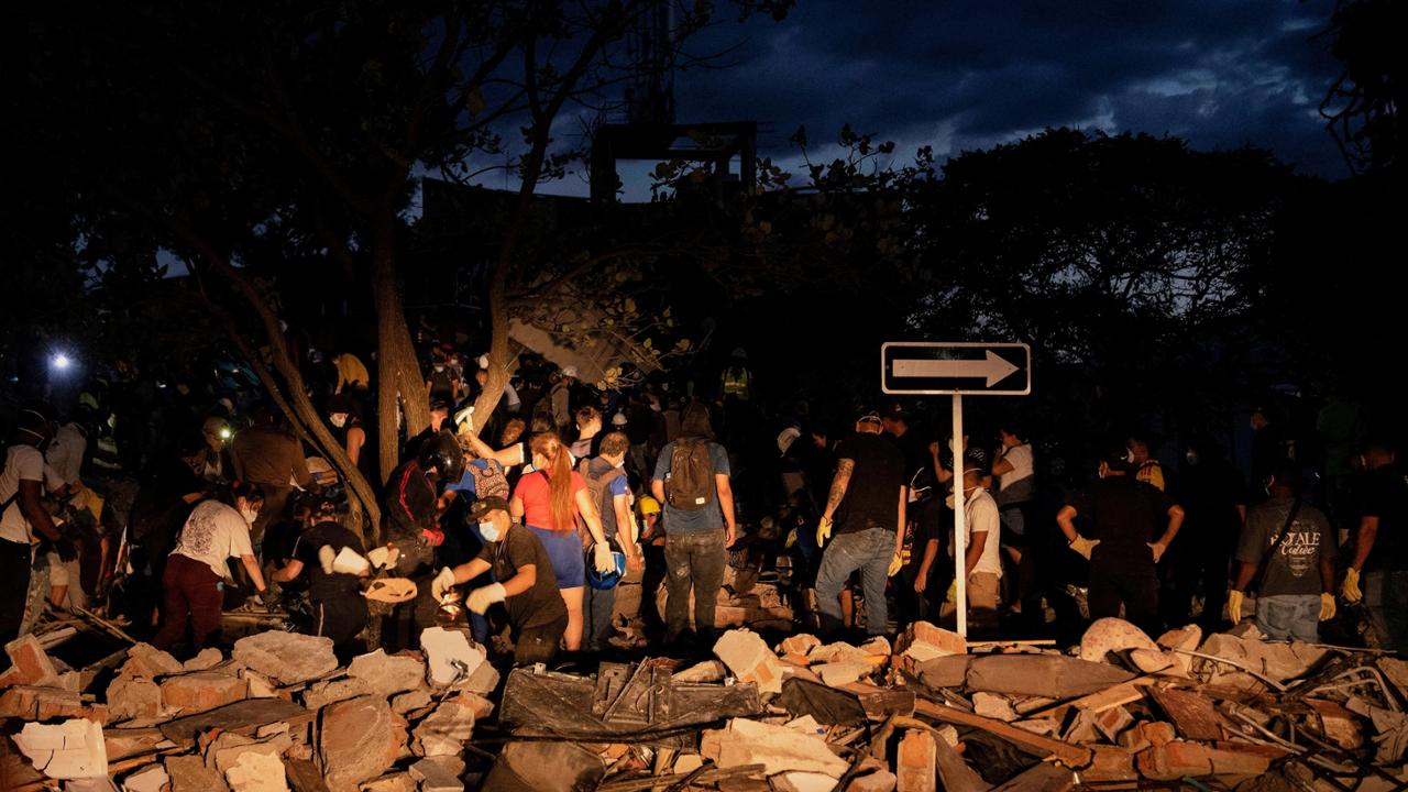 Terremoto in Colombia, oltre 130 morti. Si scava a  Cali: ci sono bimbi intrappolati tra le macerie