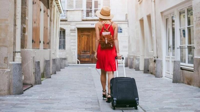 L’estate delle truffe ai turisti tra prenotazioni fantasma e vacanze inesistenti