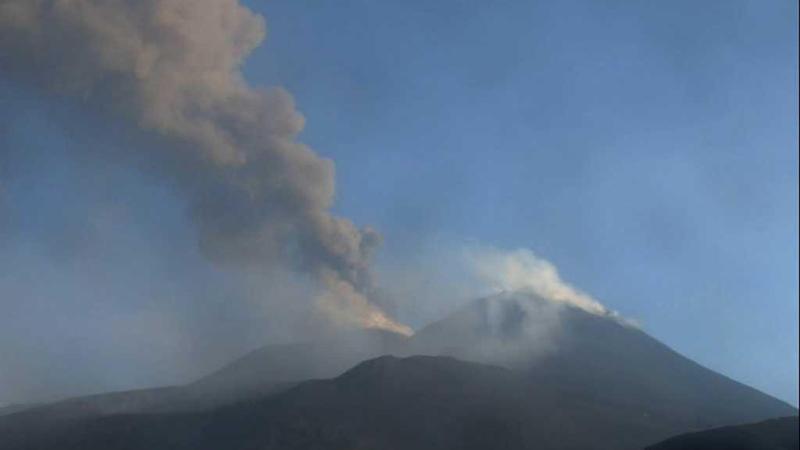 Catania, l’Etna blocca ancora l’aeroporto: sospesi tutti gli arrivi fino alle 19
