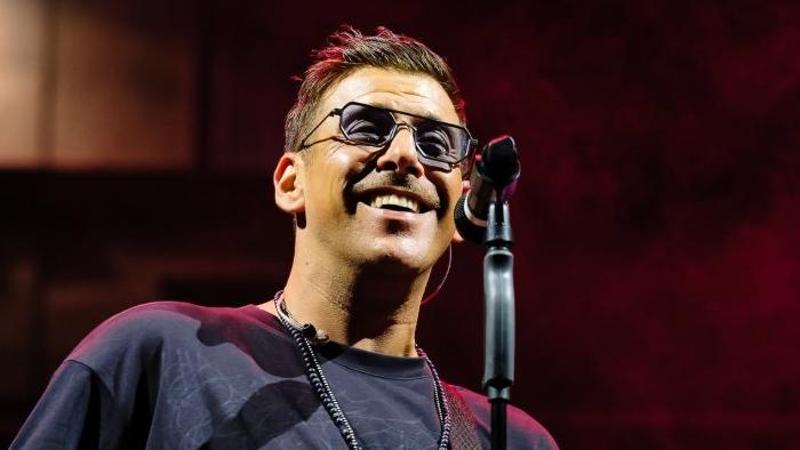 Malore sul palco per Francesco Gabbani a Letojanni, concerto interrotto