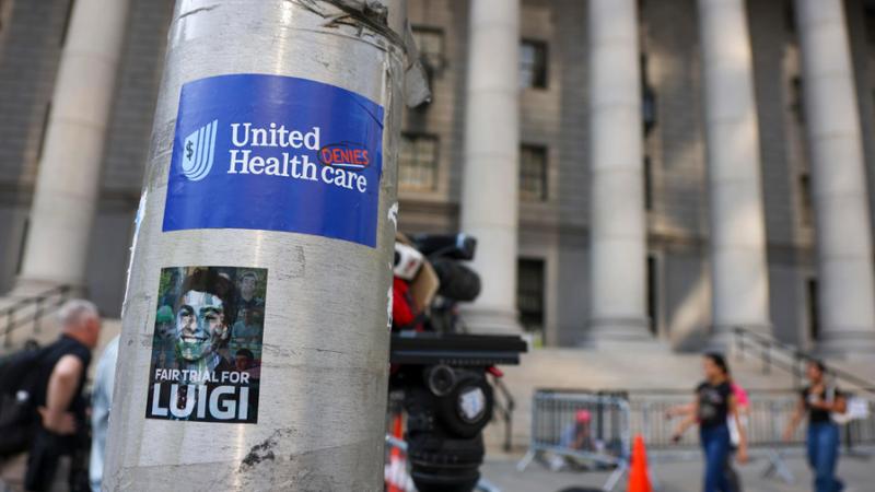 Mangione dichiara colpevole dell’omicidio del ceo di UnitedHealthcare: “Ho sparato a Thompson”