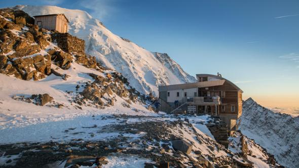 La montagna dimezzata, caldo e frane in quota  chiudono i rifugi sulle Alpi