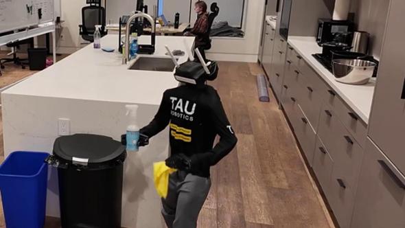 Pezza e detersivo in mano: le pulizie di casa le fa il robot umanoide