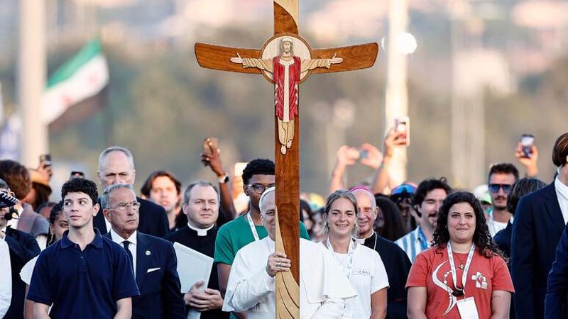 “Violenza, indifferenza, mancanza di senso”: i pericoli per i giovani secondo Leone