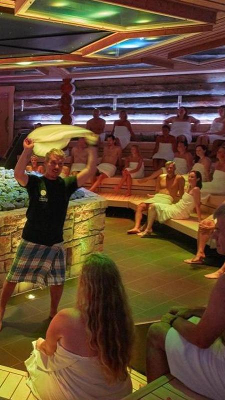 Rave, libri e cabaret a 90 gradi: a Edimburgo apre il primo teatro-sauna del Regno Unito