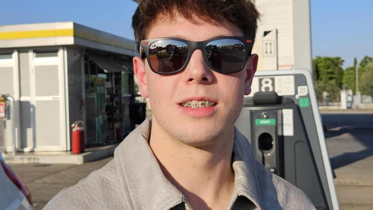 Aggredito a Barcellona all’uscita di un locale, l’amico di Nicola: “Non c’è stata nessuna lite”