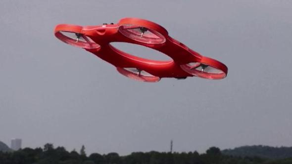 Sembra un Ufo, ma è un salvagente volante: il robot con l'AI che salva chi rischia di annegare