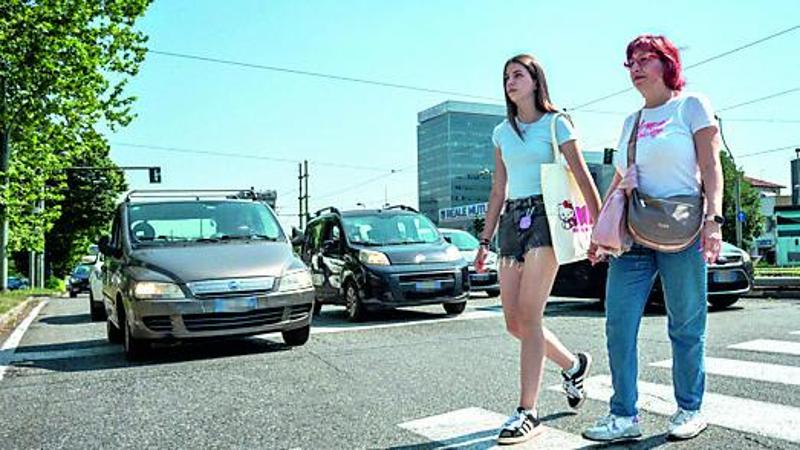 “Per attraversare videochiamo mia madre, non ci sono semafori per ciechi”