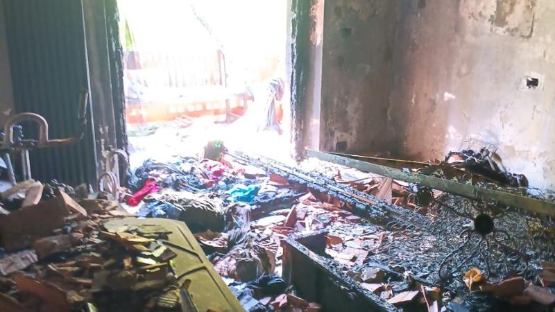 Litiga coi genitori, dà fuoco alla casa e scappa a Genova: 28enne arrestato per strage
