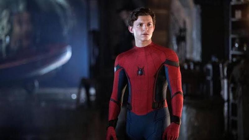 Un cinema non riceve il poster di Spider-Man e se lo disegna da solo