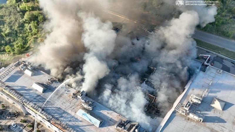 Raid russo in un centro commerciale a Kryvyi Rih: i morti salgono a 15. Zelensky sente Guterres