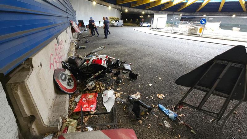 Finisce contro i new jersey della rotonda, schianto mortale in moto nel sottopasso del Lingotto