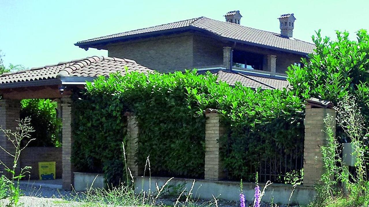 La figlia del boss: “Fai saltare la villa confiscata”. E qualcuno piazza due bombole con l’innesco