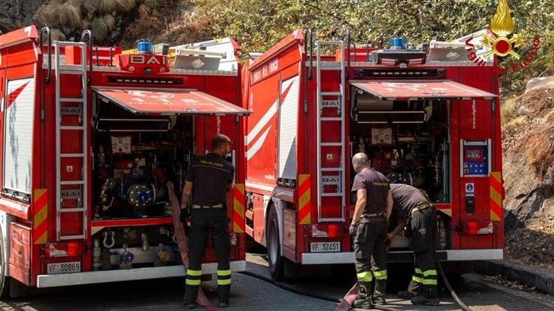 Nell’estate dei grandi roghi in Piemonte pompieri allo stremo: “Turni logoranti, siamo al limite”