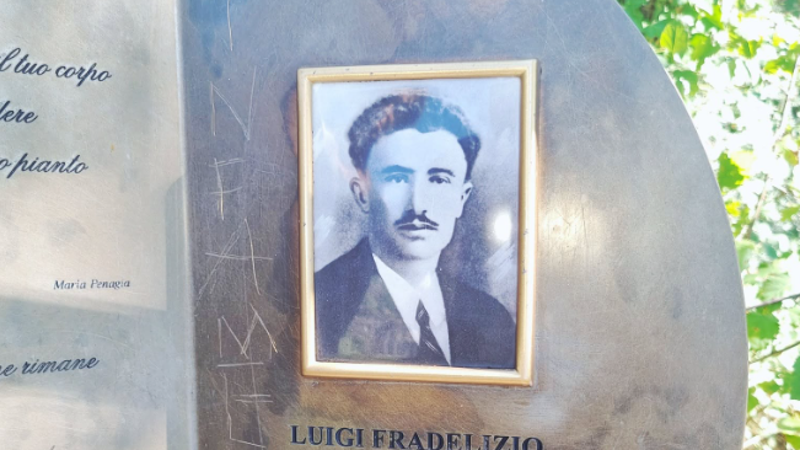 Vandalizzata la stele di Fradelizio, il  partigiano pacifista. La scritta “Infame” sul memoriale