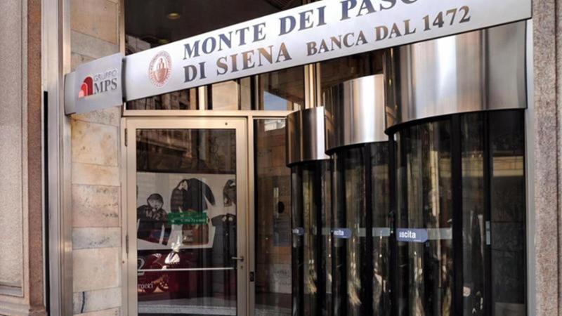 Mps, il rilancio di Intesa: altri 25 centesimi per azione. E l’Opas sale a 31,4 miliardi