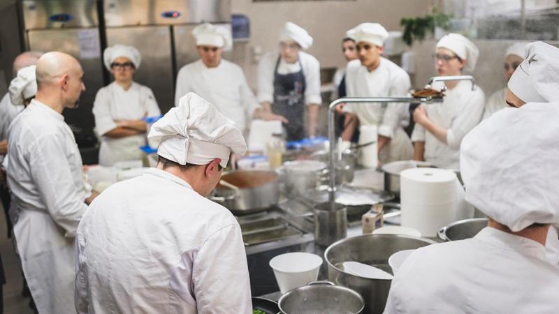 “Salviamo gli Alberghieri”, l’appello dei prof diventa un manifesto per il ministero (in 10 punti)