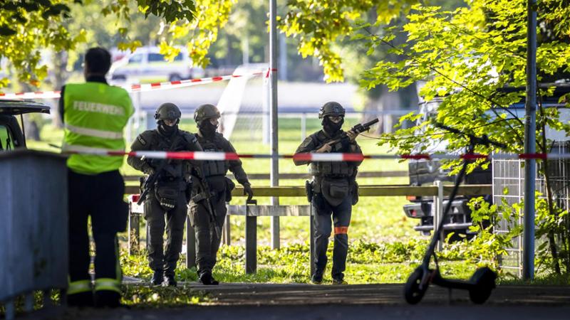 Spari al rave in Svizzera, muore un’italiana di 22 anni. Killer in fuga e la pista terrorismo