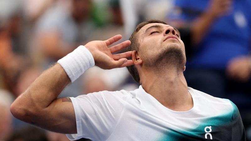 Cobolli guerriero agli Us Open: va sotto di 2 set con Comesaña, rimonta e vince