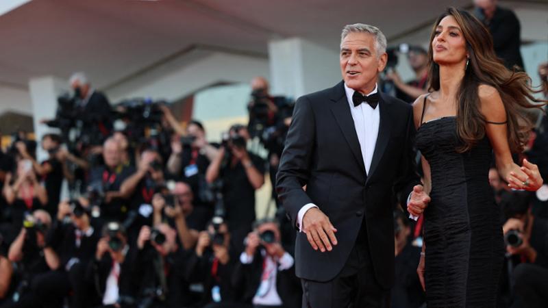 Festival di Venezia, dallo charme ironico di Clooney (8) alle ali di Bianca Balti (7,5)