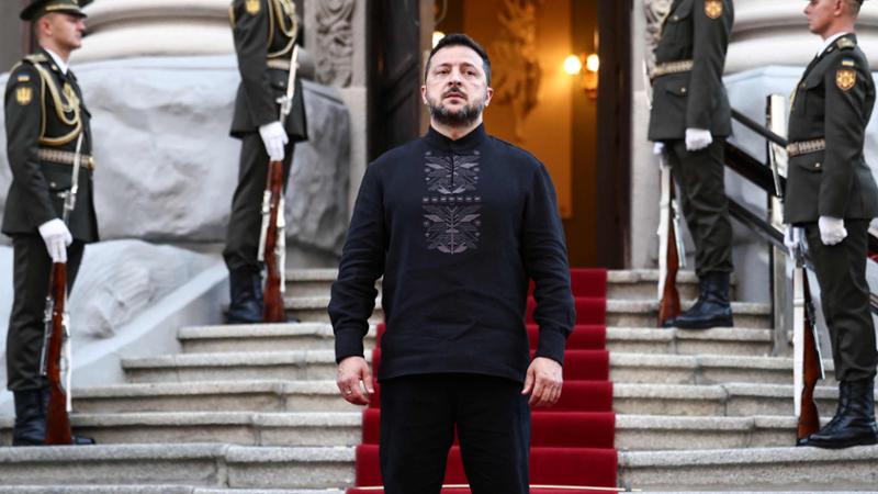Zelensky, la fine dell’incantesimo: l’Ucraina stanca gli volta le spalle