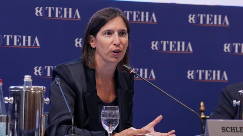 Cernobbio, opposizioni all'attacco di Meloni. Ma la platea del forum la promuove
