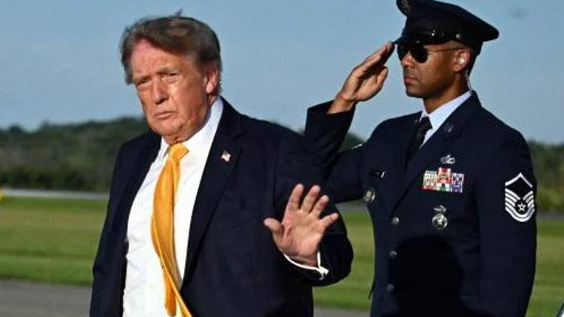Donald Trump cambia look: addio al suo iconico ciuffo biondo