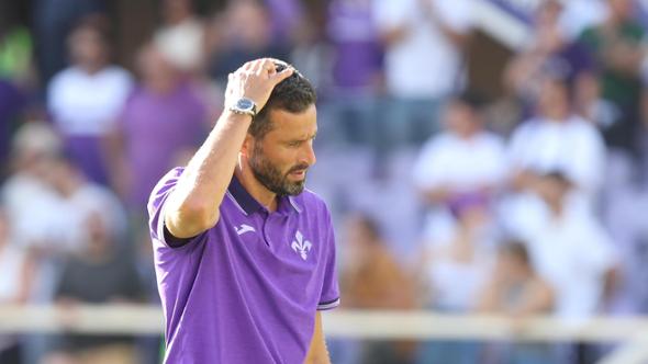 Fiorentina, esonerato Fabio Grosso dopo tre sconfitte: ora caccia al nuovo allenatore
