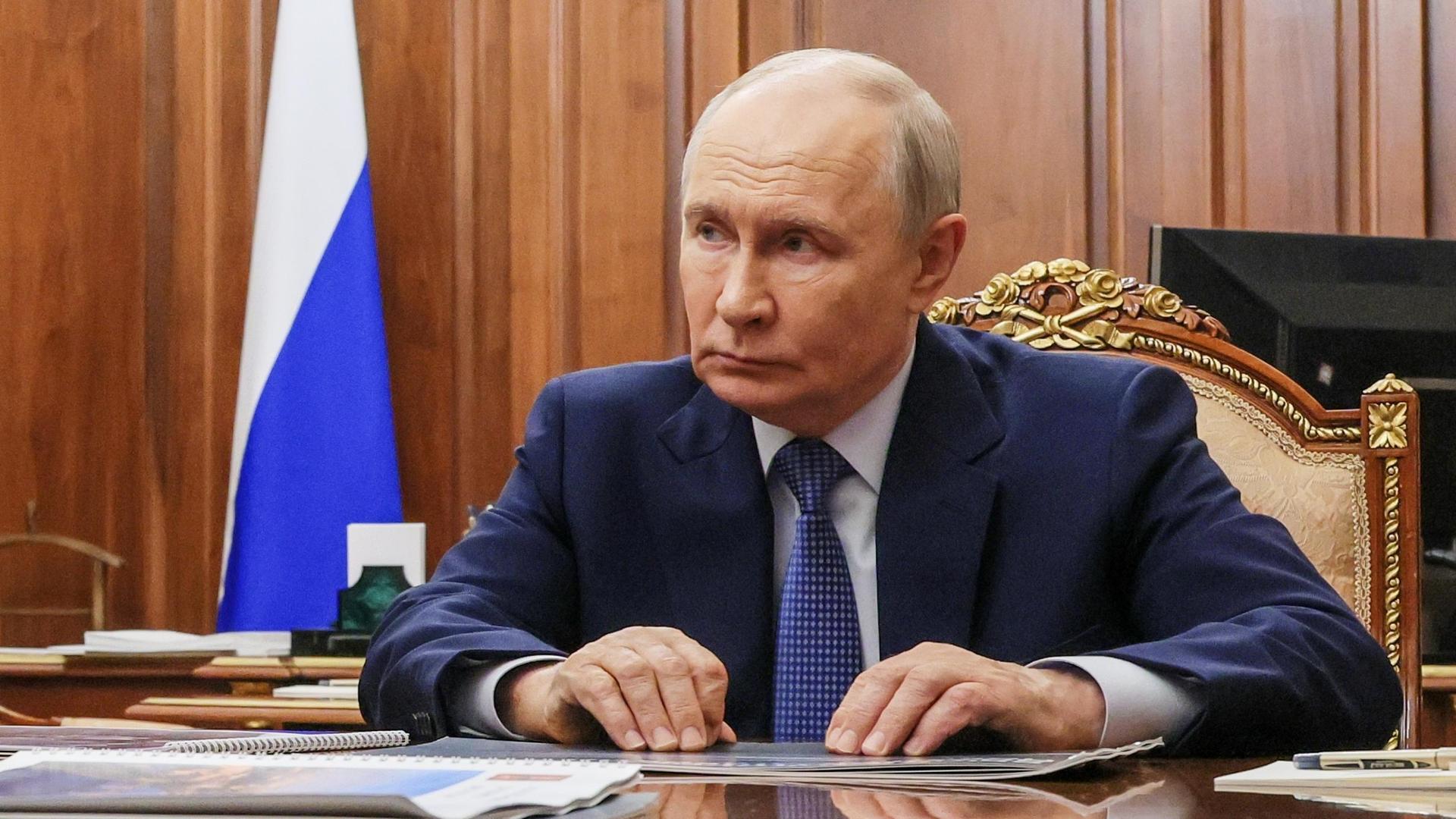 Ukraine-Russia War Live: Zelensky's Plane Threatened by Drones; Putin and Trump Hold Phone Call