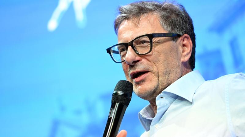 Giorgetti: “Flat tax per gli stipendi dei giovani. In pensione a 64 anni? Attenti ai conti”