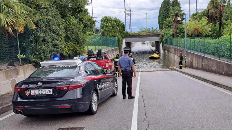 Maltempo, una donna intrappolata in auto annega in un sottopasso vicino Udine
