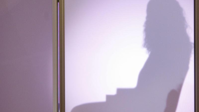 Orrore a Imperia: il compagno abusava delle figlie, lei “era la mediatrice”