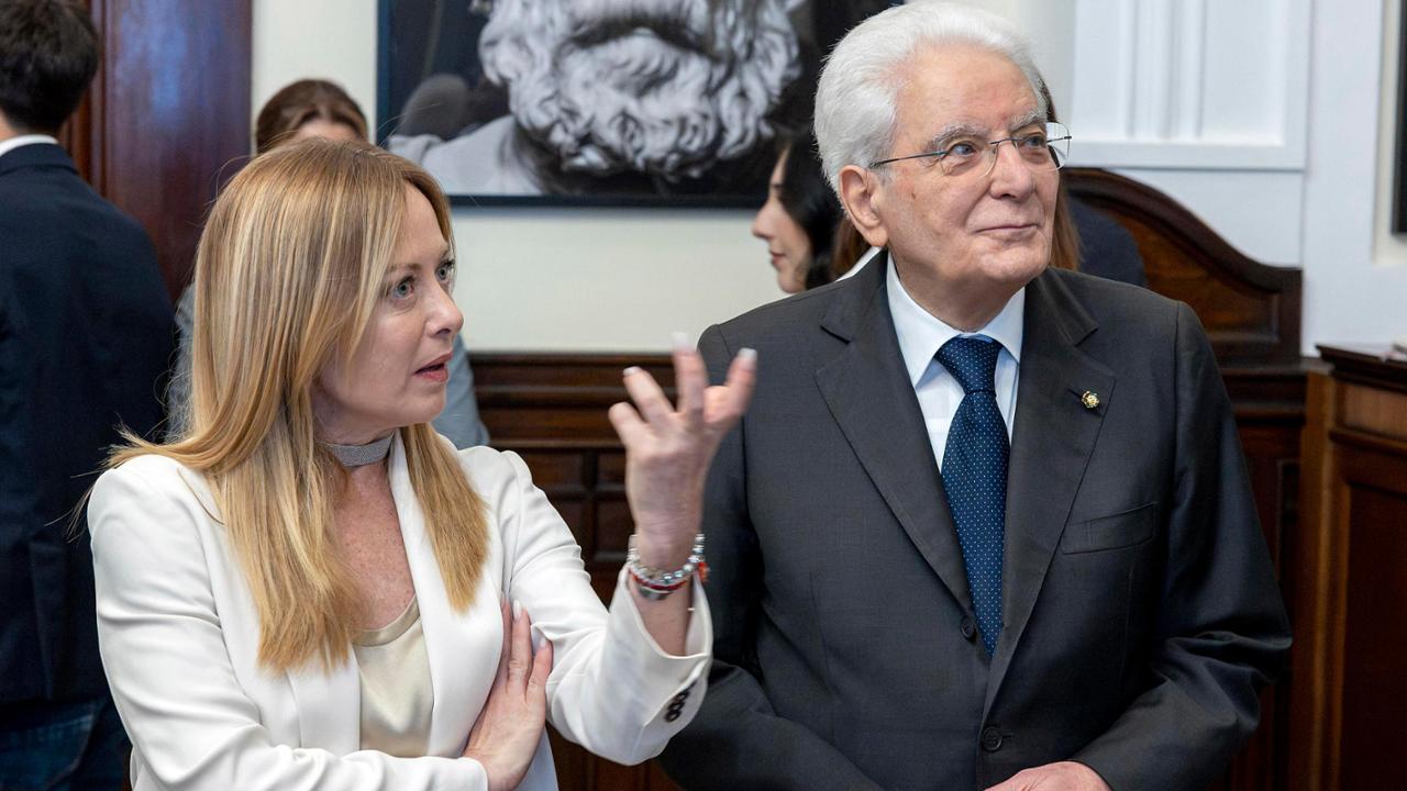 Stranieri in classe, Meloni sfida Mattarella: “Da ministro fece come me”. Lo stupore del Colle
