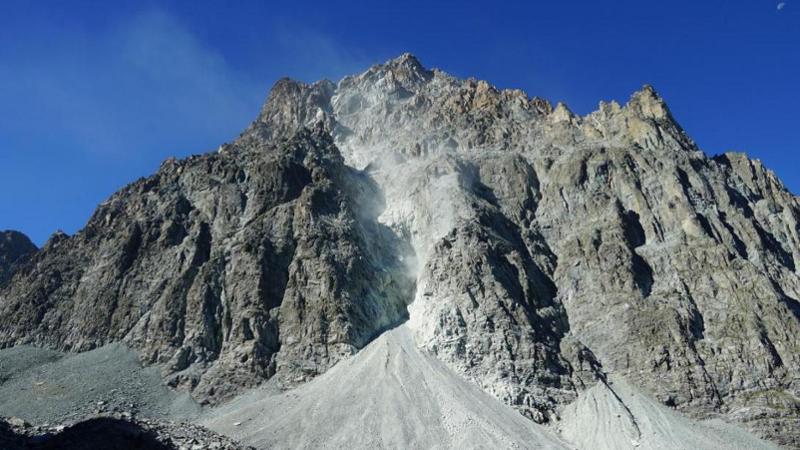 La lunga agonia del Monviso: a 3300 metri, un’estate “bollente” senza mai scendere sottozero