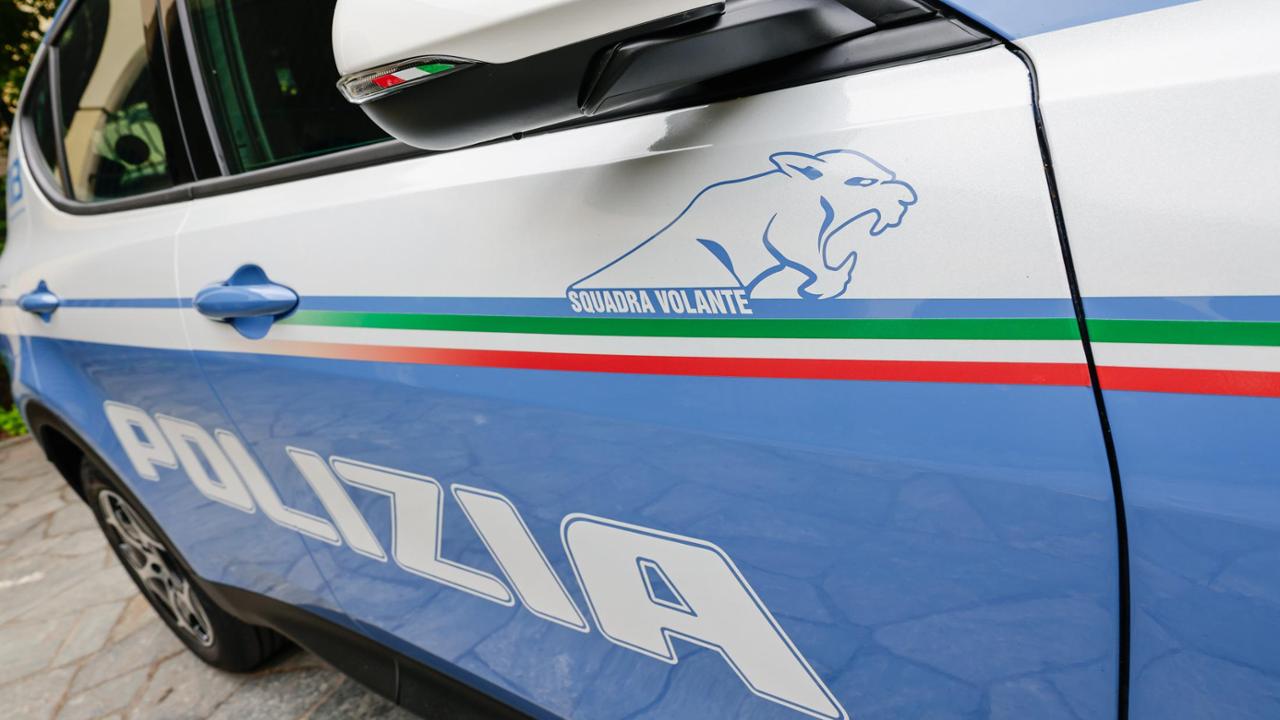 Rabbino aggredito a Milano, tre persone già individuate: “Preso a calci e pugni”. Lui li filma
