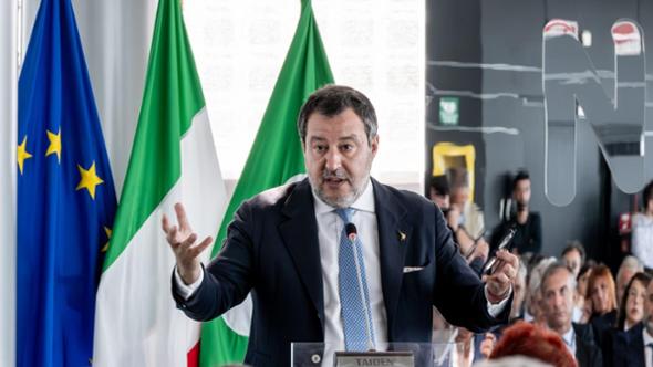 Pontida, Salvini organizza le truppe: bus e alloggi gratis per i fedelissimi