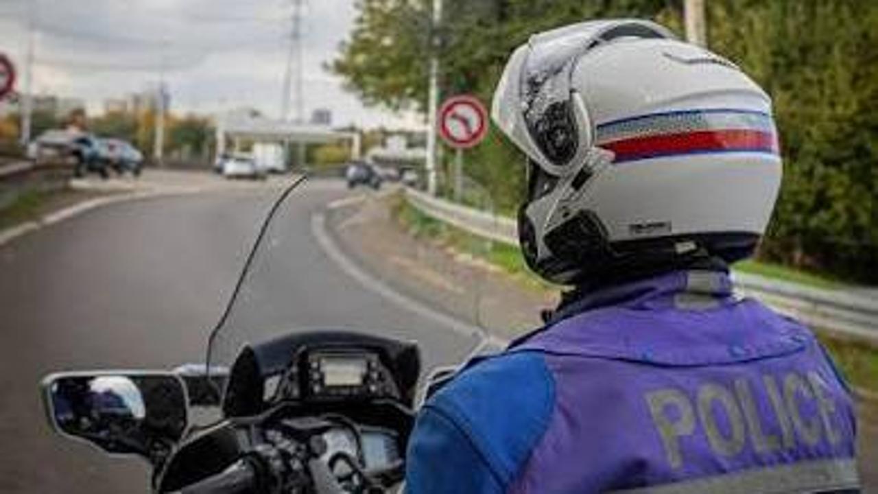 Al volante del Suv c'è un bimbo di 9 anni. Il padre, accanto a lui, è stato arrestato