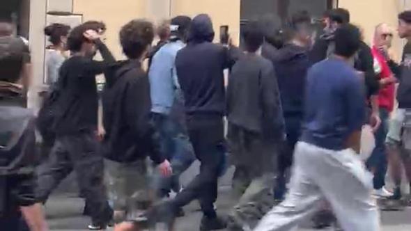 "Cos'hai detto sulla Palestina?": passante accerchiato al corteo contro Vannacci, interviene la Digos