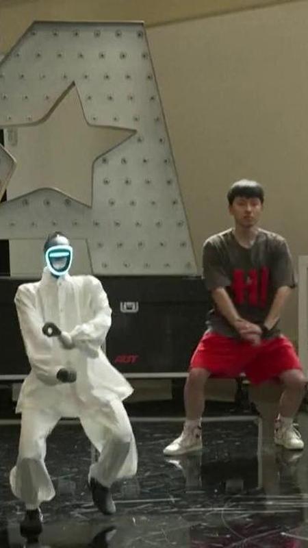I robot umanoidi conquistano America's Got Talent: la sincronizzazione col ballerino è straordinaria