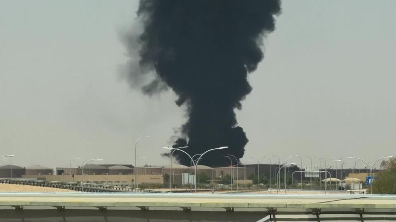 Houthi all’Italia: “Non siamo in guerra con voi, ma i vostri aerei sono lì”. Fiamme a Riad