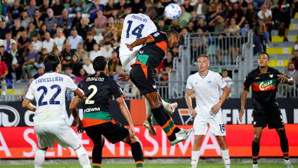 La Lazio vince a Venezia e aggancia Inter e Roma in testa