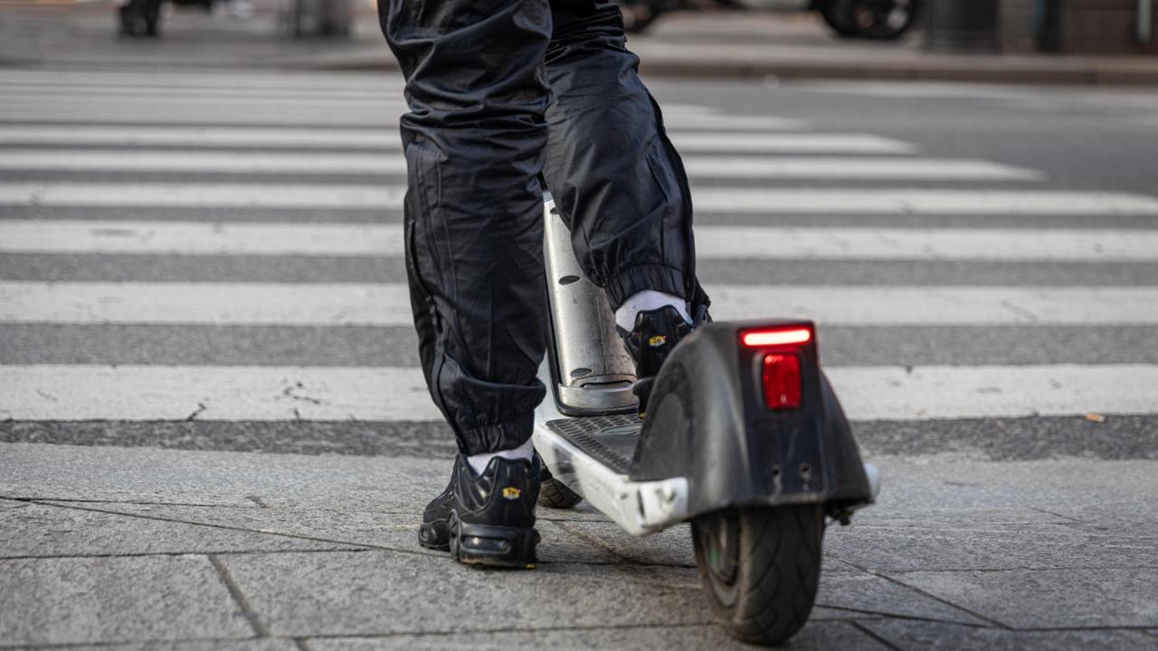 Violenta un 12enne al parco a Torino: prima di scappare offre una merenda al minimarket