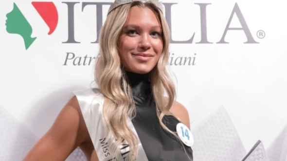 Miss Italia 2026 è Sarah Rizea, 18 anni atleta delle Fiamme Oro