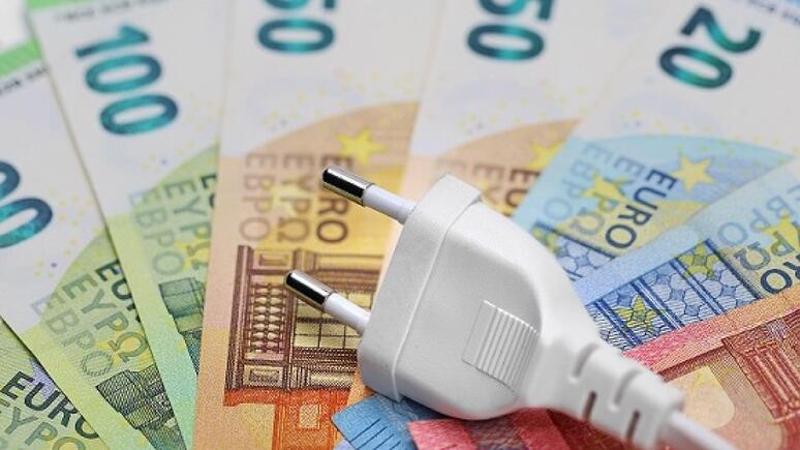 Luce, fine della bolletta a tutele graduali per 3 milioni di utenti. Obblighi e prezzi, cosa cambia